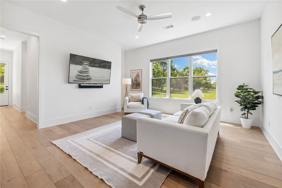 Fayetteville, Arkansas, 72703, United States, 6 Bedrooms Bedrooms, ,6 BathroomsBathrooms,Residential,Active,2006943