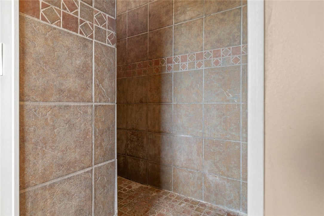 Marshall, Arkansas, 72650, United States, 6 Bedrooms Bedrooms, ,6 BathroomsBathrooms,Residential,Active,2006844