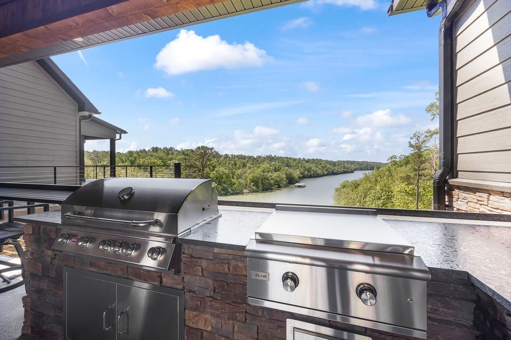 Garfield, Arkansas, 72732, United States, 6 Bedrooms Bedrooms, ,6 BathroomsBathrooms,Residential,Active,2010167