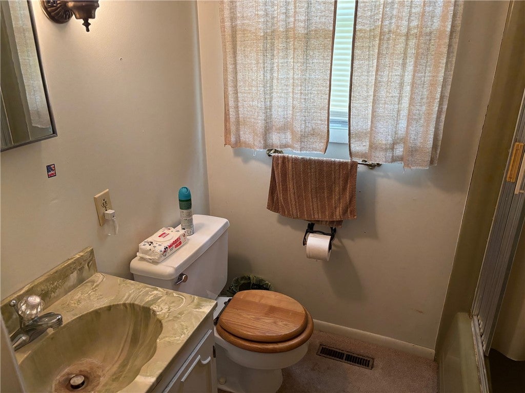 Harrison, Arkansas, 72601, United States, 4 Bedrooms Bedrooms, ,3 BathroomsBathrooms,Residential,Active,1894569