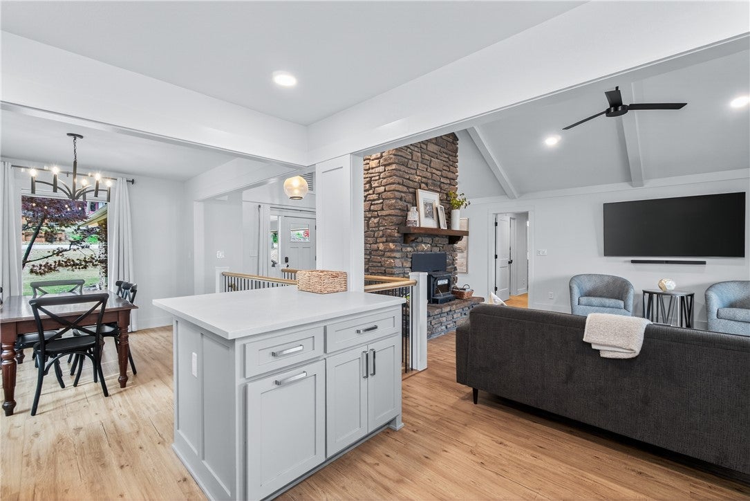 Fayetteville, Arkansas, 72701, United States, 4 Bedrooms Bedrooms, ,4 BathroomsBathrooms,Residential,Active,1993667