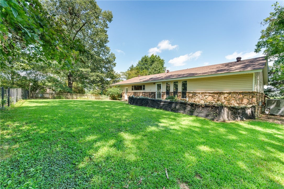 Springdale, Arkansas, 72764, United States, 5 Bedrooms Bedrooms, ,3 BathroomsBathrooms,Residential,Active,1902923