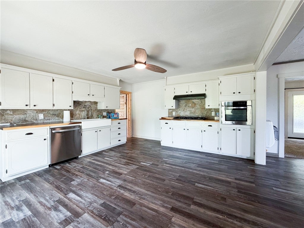Garfield, Arkansas, 72732, United States, 6 Bedrooms Bedrooms, ,4 BathroomsBathrooms,Residential,Active,1953368