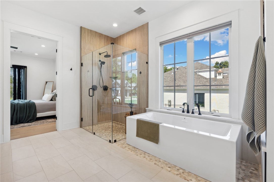 Fayetteville, Arkansas, 72703, United States, 6 Bedrooms Bedrooms, ,6 BathroomsBathrooms,Residential,Active,2006943