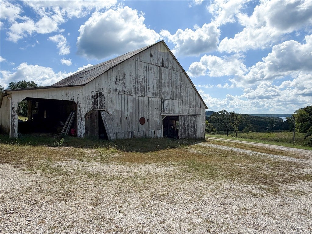 Garfield, Arkansas, 72732, United States, 6 Bedrooms Bedrooms, ,4 BathroomsBathrooms,Residential,Active,1953368