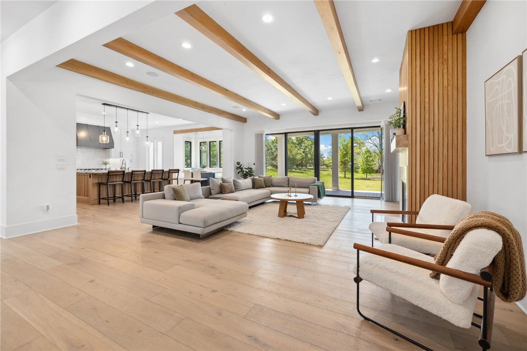 Fayetteville, Arkansas, 72703, United States, 6 Bedrooms Bedrooms, ,6 BathroomsBathrooms,Residential,Active,2006943