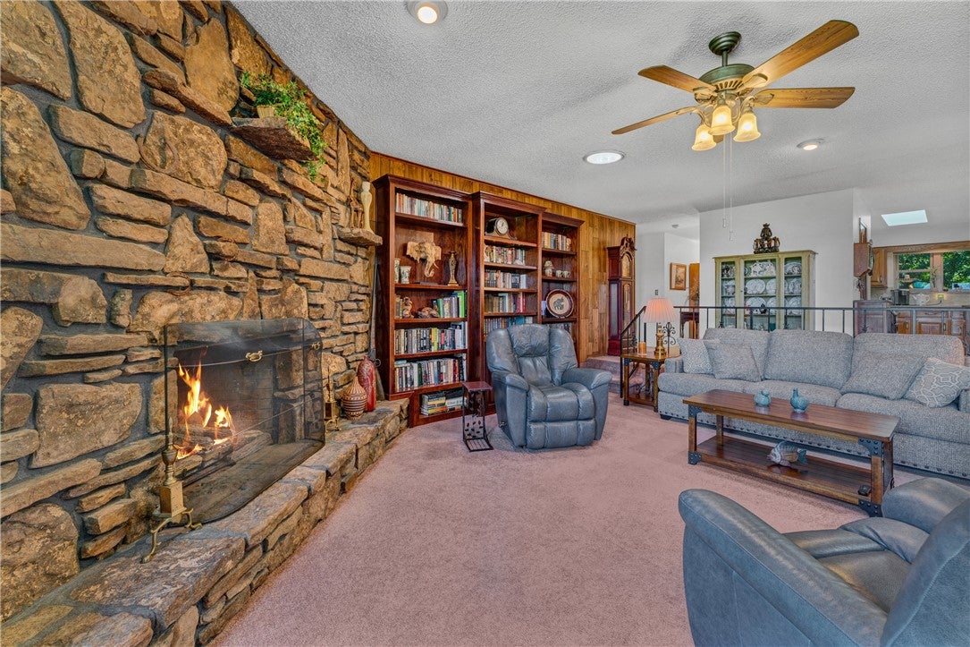 Springdale, Arkansas, 72764, United States, 5 Bedrooms Bedrooms, ,3 BathroomsBathrooms,Residential,Active,1902923