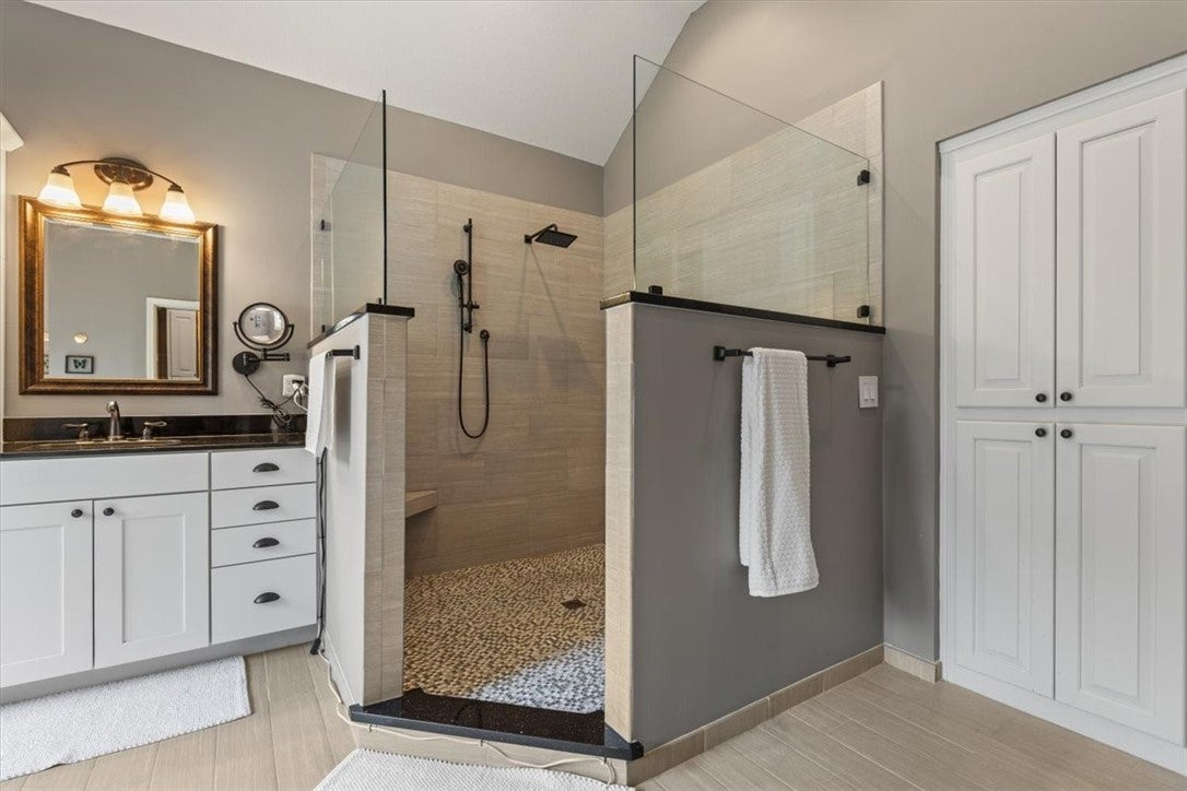 Bella Vista, Arkansas, 72715, United States, ,4 BathroomsBathrooms,Residential,Active,1849205