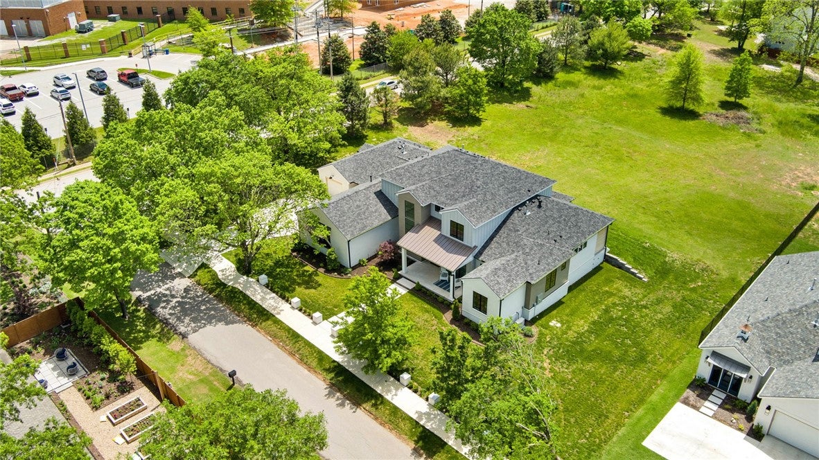 Fayetteville, Arkansas, 72703, United States, 6 Bedrooms Bedrooms, ,6 BathroomsBathrooms,Residential,Active,2006943