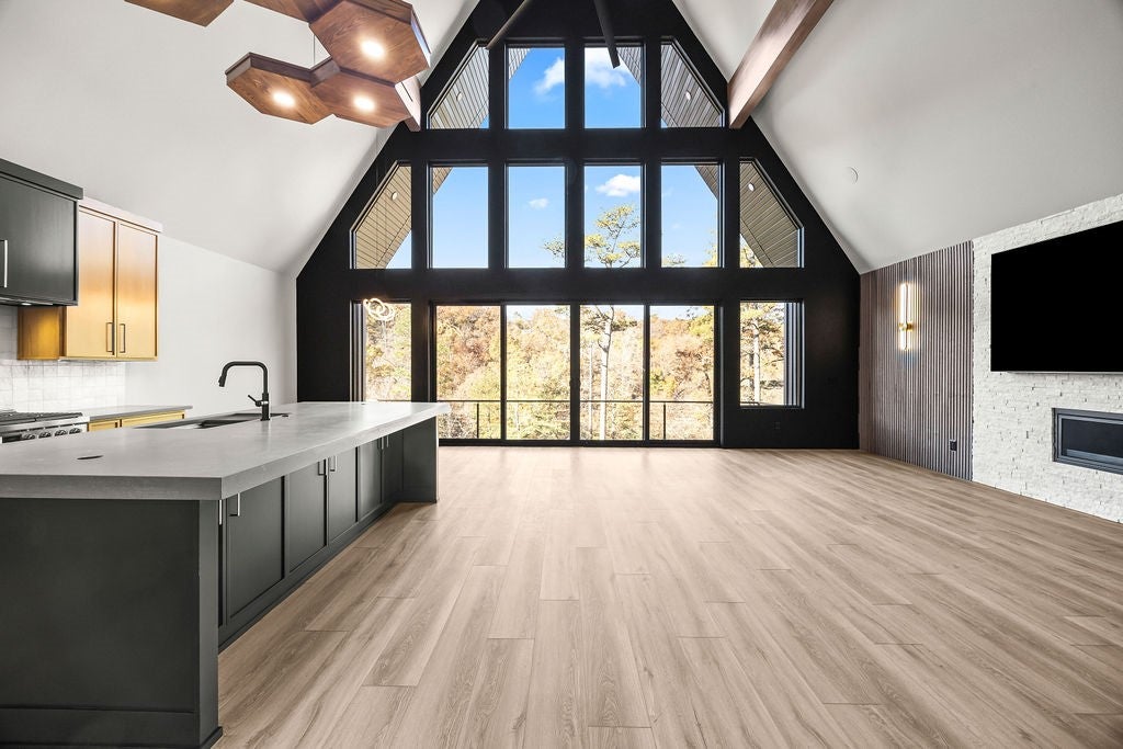 Rogers, Arkansas, 72756, United States, 3 Bedrooms Bedrooms, ,2 BathroomsBathrooms,Residential,Active,1990622