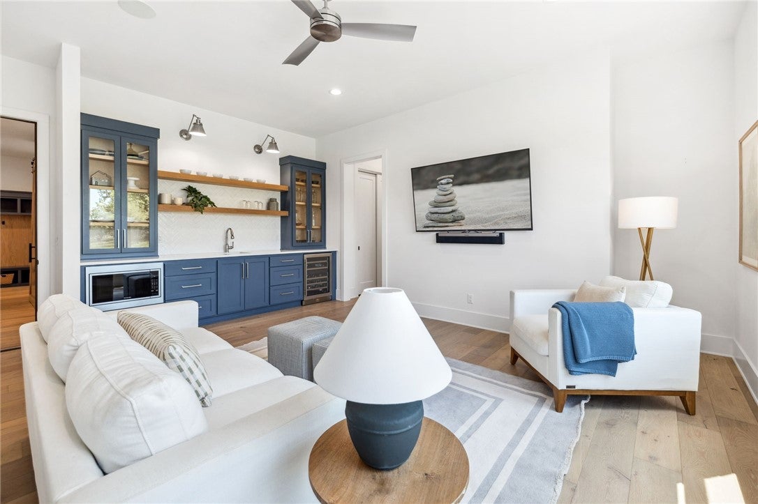 Fayetteville, Arkansas, 72703, United States, 6 Bedrooms Bedrooms, ,6 BathroomsBathrooms,Residential,Active,2006943