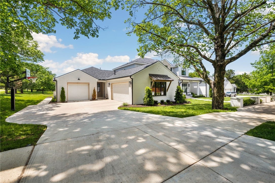 Fayetteville, Arkansas, 72703, United States, 6 Bedrooms Bedrooms, ,6 BathroomsBathrooms,Residential,Active,2006943