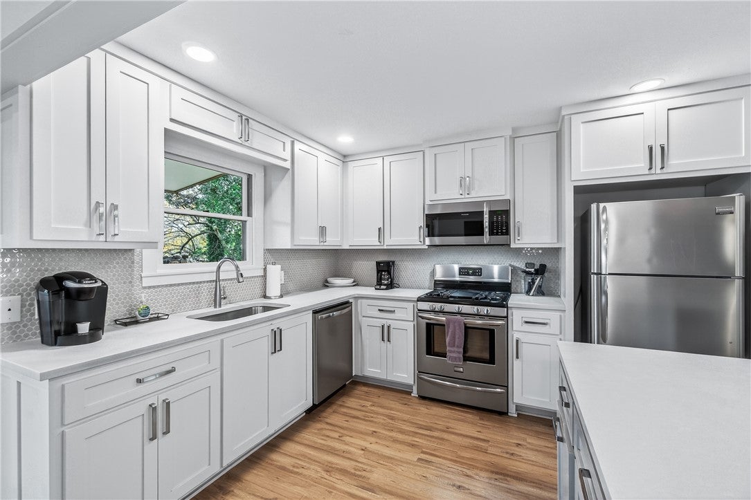 Fayetteville, Arkansas, 72701, United States, 4 Bedrooms Bedrooms, ,4 BathroomsBathrooms,Residential,Active,1993667