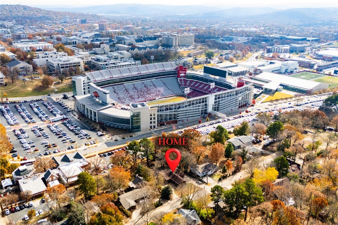 Fayetteville, Arkansas, 72701, United States, 4 Bedrooms Bedrooms, ,4 BathroomsBathrooms,Residential,Active,1993667