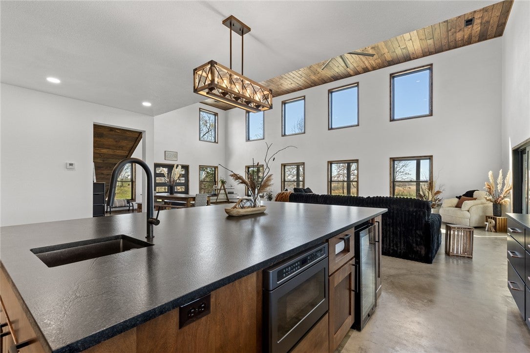 Everton, Arkansas, 72633, United States, 4 Bedrooms Bedrooms, ,5 BathroomsBathrooms,Residential,Active,1748808