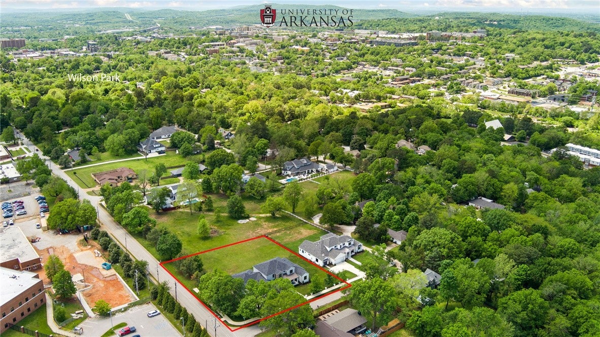 Fayetteville, Arkansas, 72703, United States, 6 Bedrooms Bedrooms, ,6 BathroomsBathrooms,Residential,Active,2006943