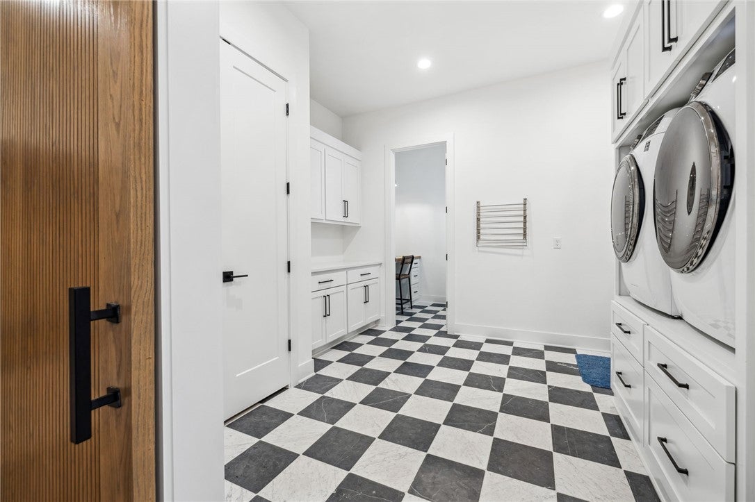 Fayetteville, Arkansas, 72703, United States, 6 Bedrooms Bedrooms, ,6 BathroomsBathrooms,Residential,Active,2006943