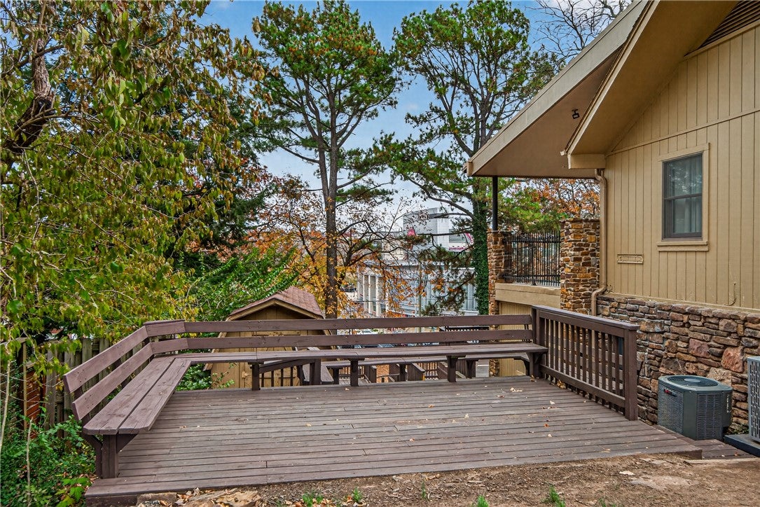 Fayetteville, Arkansas, 72701, United States, 4 Bedrooms Bedrooms, ,4 BathroomsBathrooms,Residential,Active,1993667