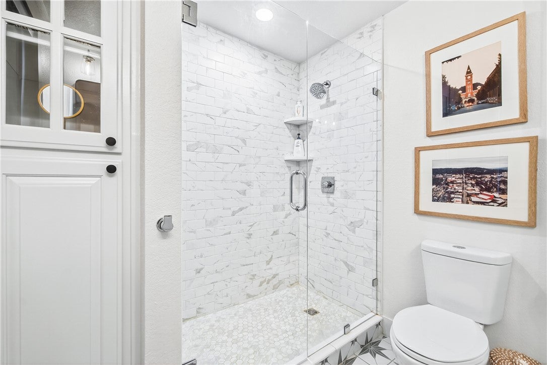 Fayetteville, Arkansas, 72701, United States, 4 Bedrooms Bedrooms, ,4 BathroomsBathrooms,Residential,Active,1993667