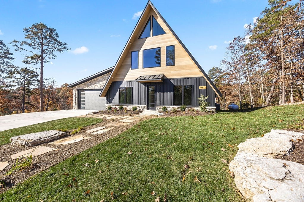 Rogers, Arkansas, 72756, United States, 3 Bedrooms Bedrooms, ,2 BathroomsBathrooms,Residential,Active,1990622