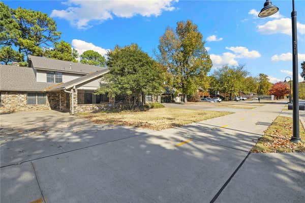 2502 E SWEETBRIAR DR, FAYETTEVILLE, AR 72703 - Image 1