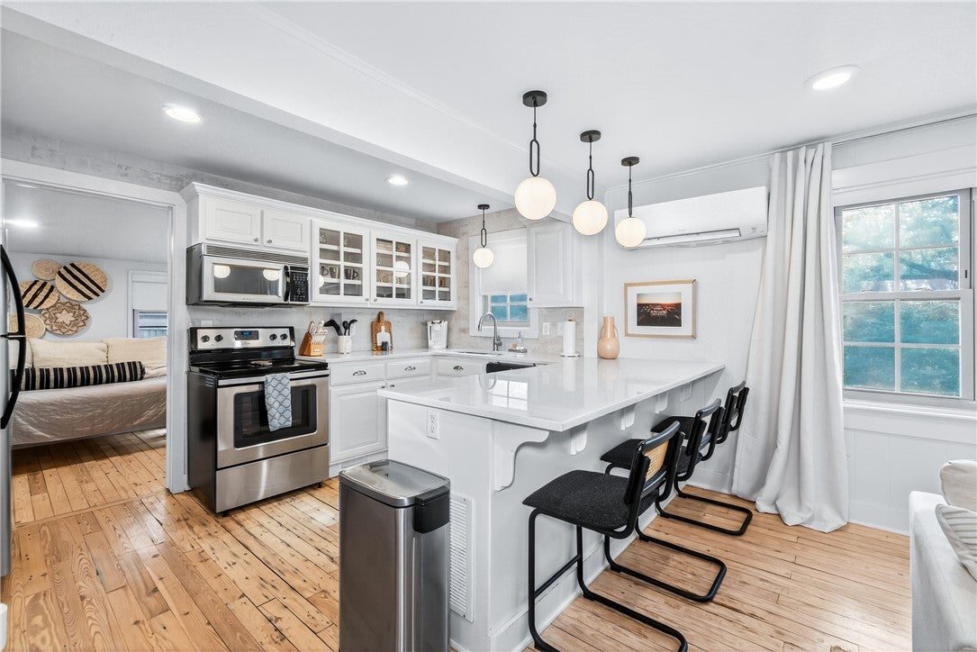 Fayetteville, Arkansas, 72701, United States, 4 Bedrooms Bedrooms, ,4 BathroomsBathrooms,Residential,Active,1993667