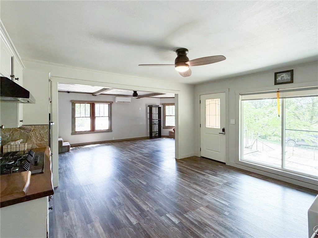Garfield, Arkansas, 72732, United States, 6 Bedrooms Bedrooms, ,4 BathroomsBathrooms,Residential,Active,1953368