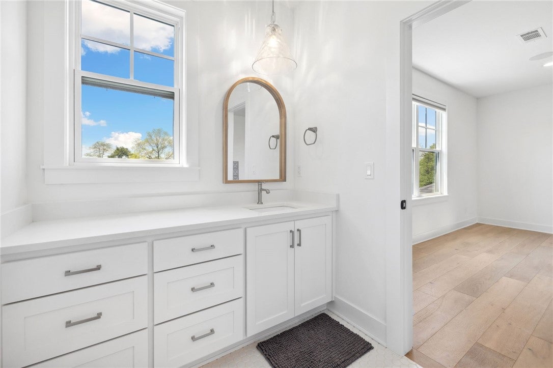 Fayetteville, Arkansas, 72703, United States, 6 Bedrooms Bedrooms, ,6 BathroomsBathrooms,Residential,Active,2006943