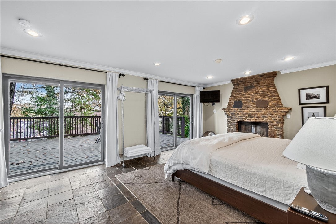 Fayetteville, Arkansas, 72701, United States, 4 Bedrooms Bedrooms, ,4 BathroomsBathrooms,Residential,Active,1993667