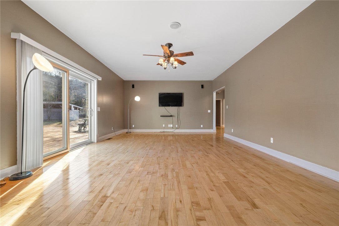 Marshall, Arkansas, 72650, United States, 6 Bedrooms Bedrooms, ,6 BathroomsBathrooms,Residential,Active,2006844