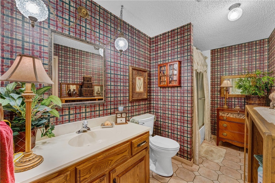 Springdale, Arkansas, 72764, United States, 5 Bedrooms Bedrooms, ,3 BathroomsBathrooms,Residential,Active,1902923