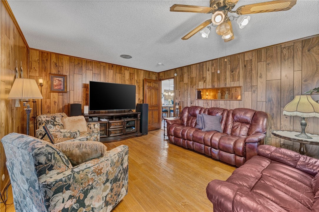 Springdale, Arkansas, 72764, United States, 5 Bedrooms Bedrooms, ,3 BathroomsBathrooms,Residential,Active,1902923