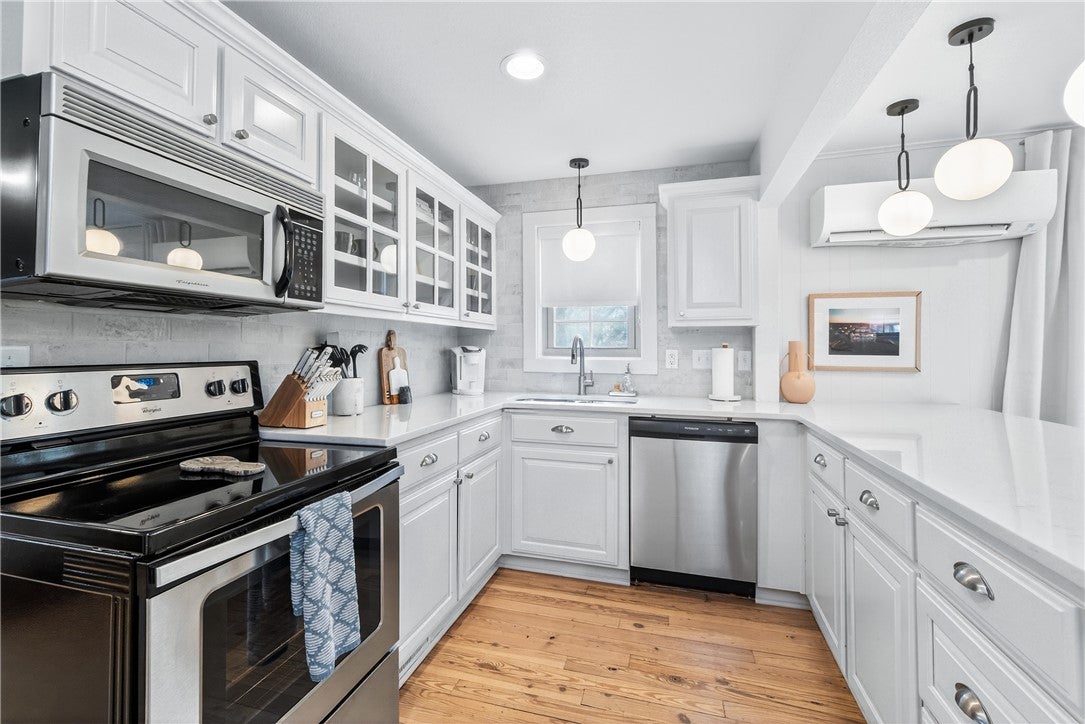 Fayetteville, Arkansas, 72701, United States, 4 Bedrooms Bedrooms, ,4 BathroomsBathrooms,Residential,Active,1993667