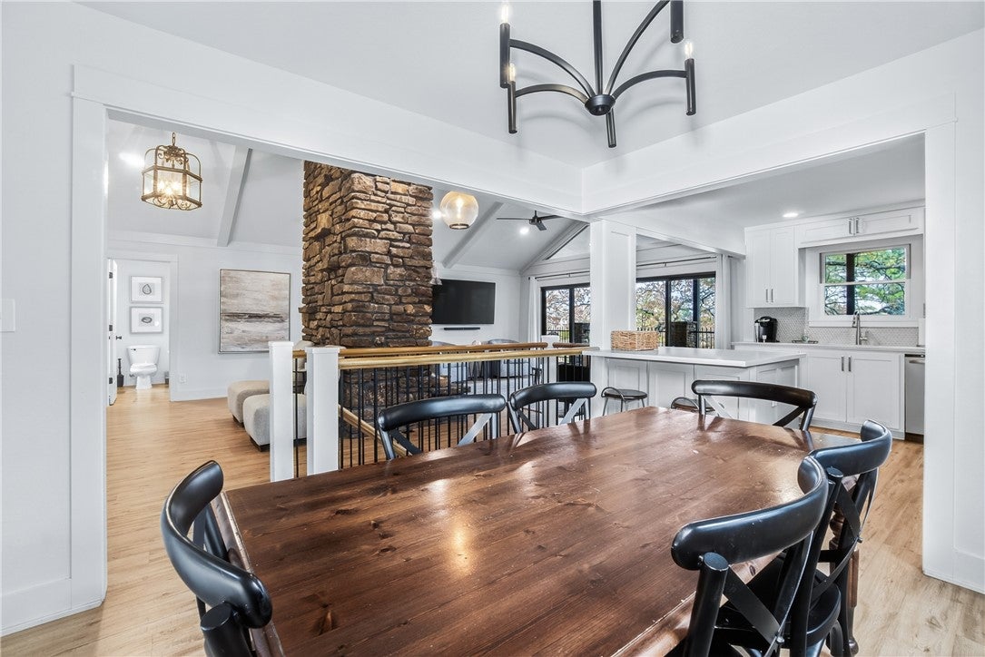 Fayetteville, Arkansas, 72701, United States, 4 Bedrooms Bedrooms, ,4 BathroomsBathrooms,Residential,Active,1993667