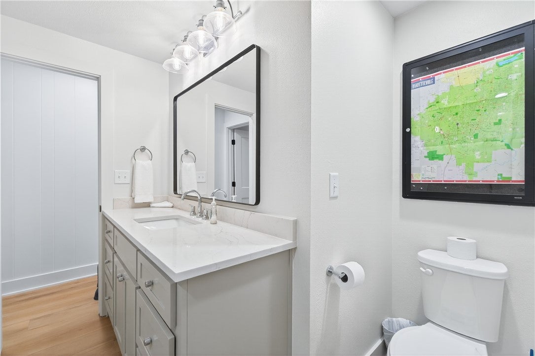 Fayetteville, Arkansas, 72701, United States, 4 Bedrooms Bedrooms, ,4 BathroomsBathrooms,Residential,Active,1993667