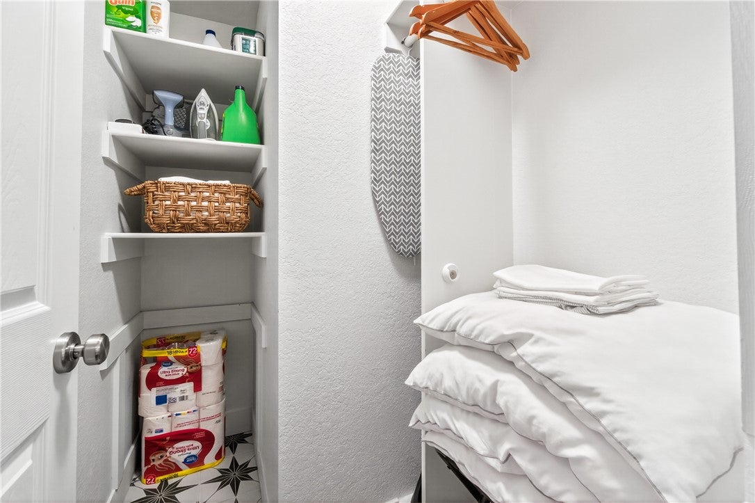 Fayetteville, Arkansas, 72701, United States, 4 Bedrooms Bedrooms, ,4 BathroomsBathrooms,Residential,Active,1993667