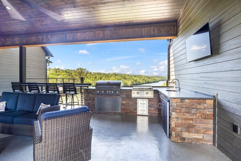 Garfield, Arkansas, 72732, United States, 6 Bedrooms Bedrooms, ,6 BathroomsBathrooms,Residential,Active,1843834