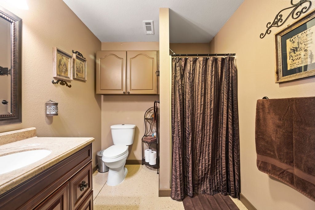 Gravette, Arkansas, 72736, United States, ,3 BathroomsBathrooms,Residential,Active,1849524