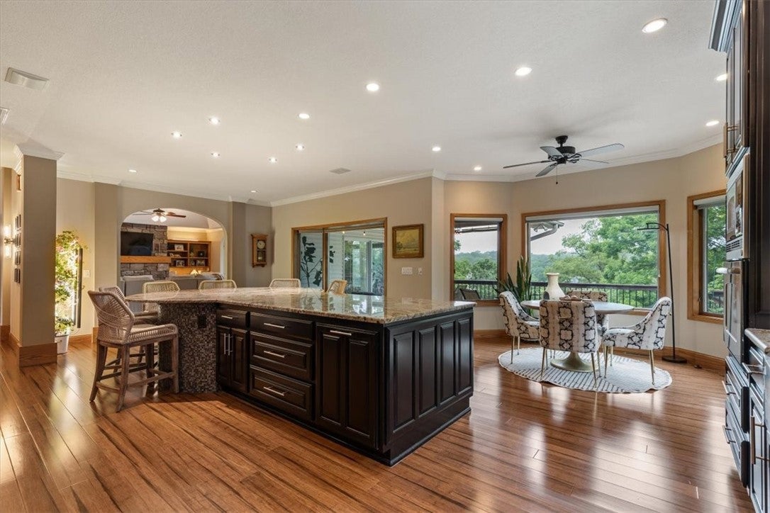 Bella Vista, Arkansas, 72715, United States, ,4 BathroomsBathrooms,Residential,Active,1849205