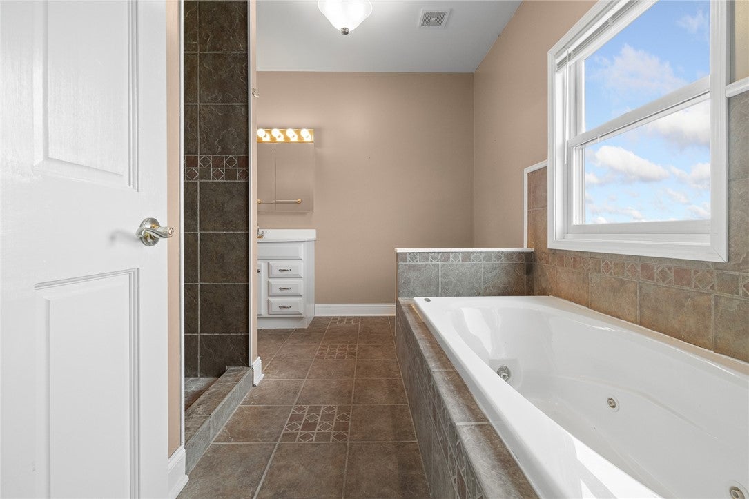 Marshall, Arkansas, 72650, United States, 6 Bedrooms Bedrooms, ,6 BathroomsBathrooms,Residential,Active,2006844