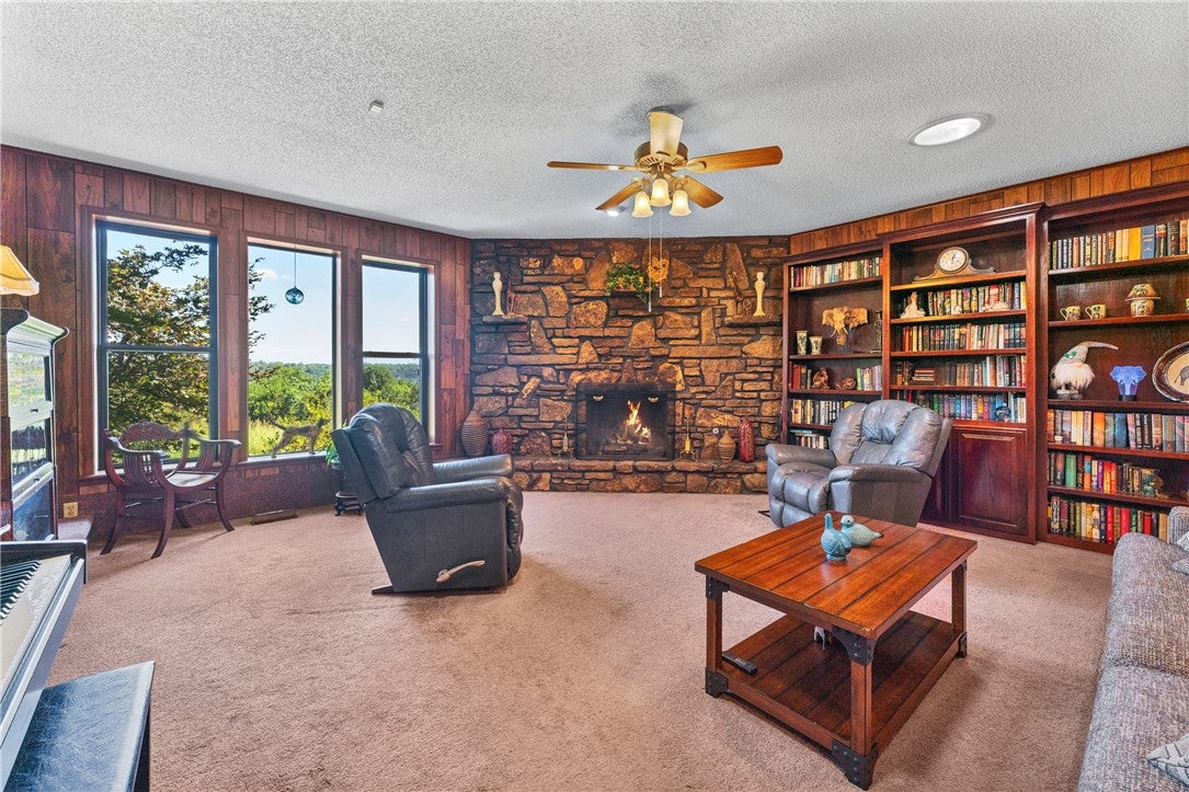 Springdale, Arkansas, 72764, United States, 5 Bedrooms Bedrooms, ,3 BathroomsBathrooms,Residential,Active,1902923