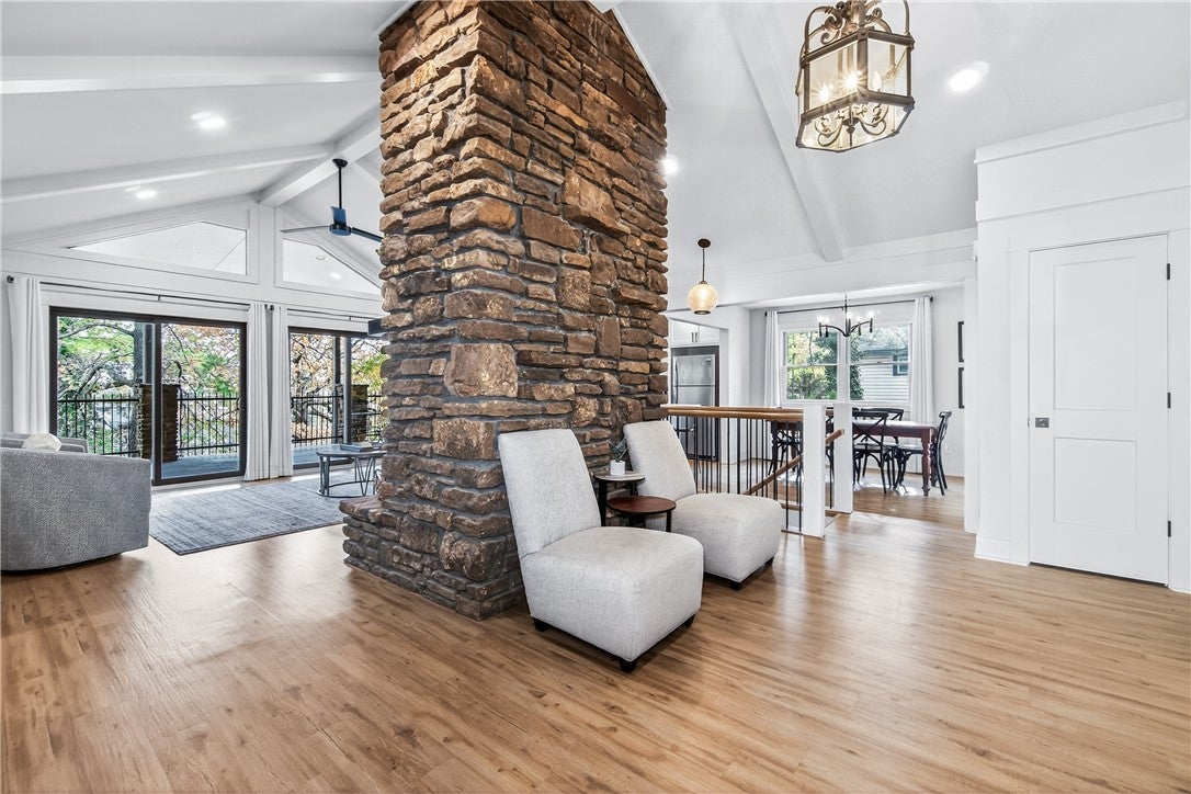 Fayetteville, Arkansas, 72701, United States, 4 Bedrooms Bedrooms, ,4 BathroomsBathrooms,Residential,Active,1993667