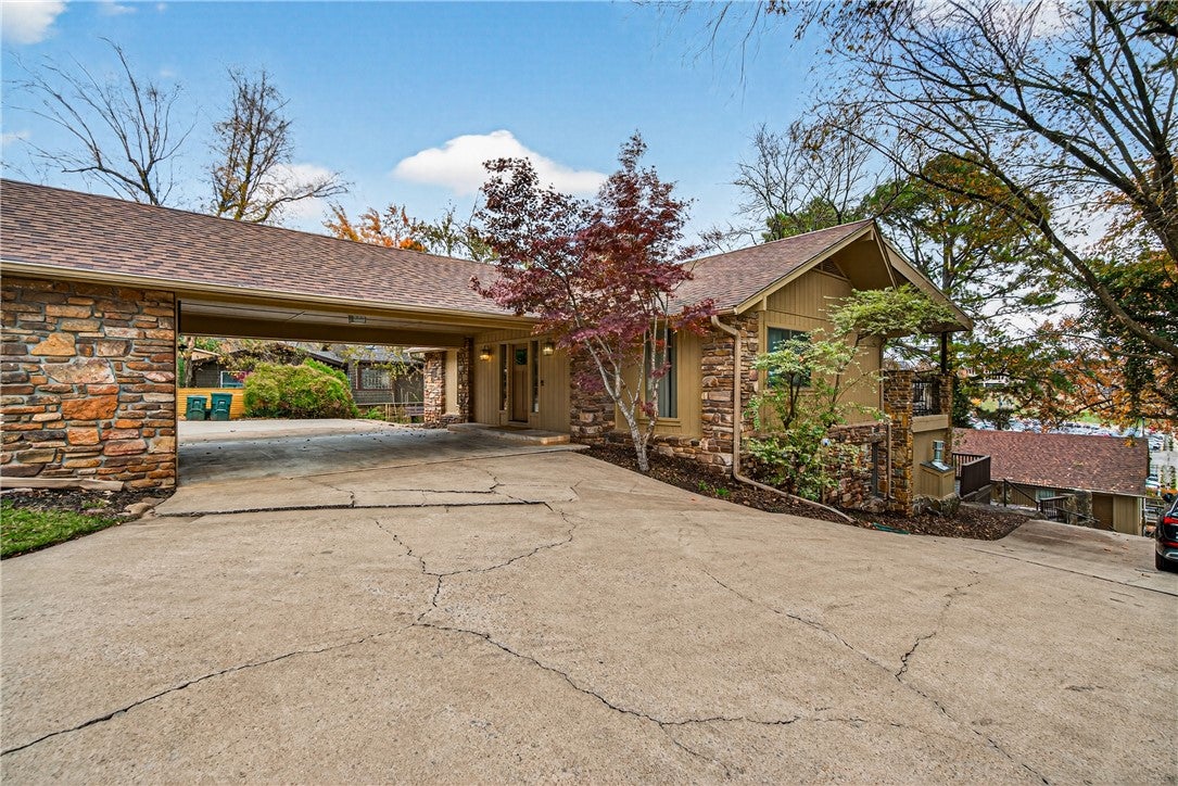 Fayetteville, Arkansas, 72701, United States, 4 Bedrooms Bedrooms, ,4 BathroomsBathrooms,Residential,Active,1993667