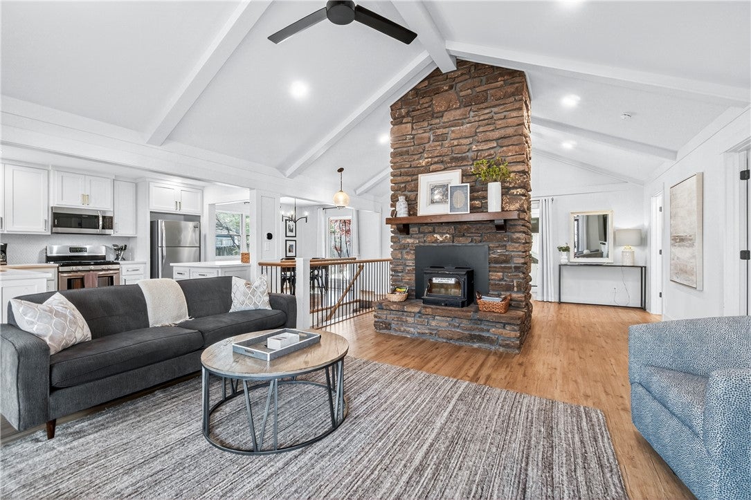 Fayetteville, Arkansas, 72701, United States, 4 Bedrooms Bedrooms, ,4 BathroomsBathrooms,Residential,Active,1993667