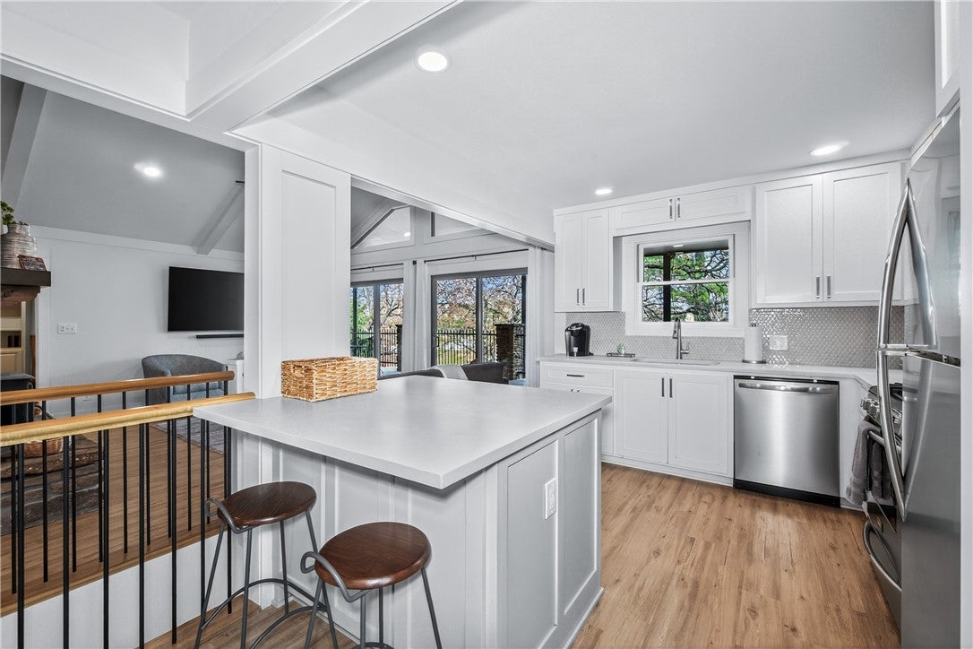 Fayetteville, Arkansas, 72701, United States, 4 Bedrooms Bedrooms, ,4 BathroomsBathrooms,Residential,Active,1993667