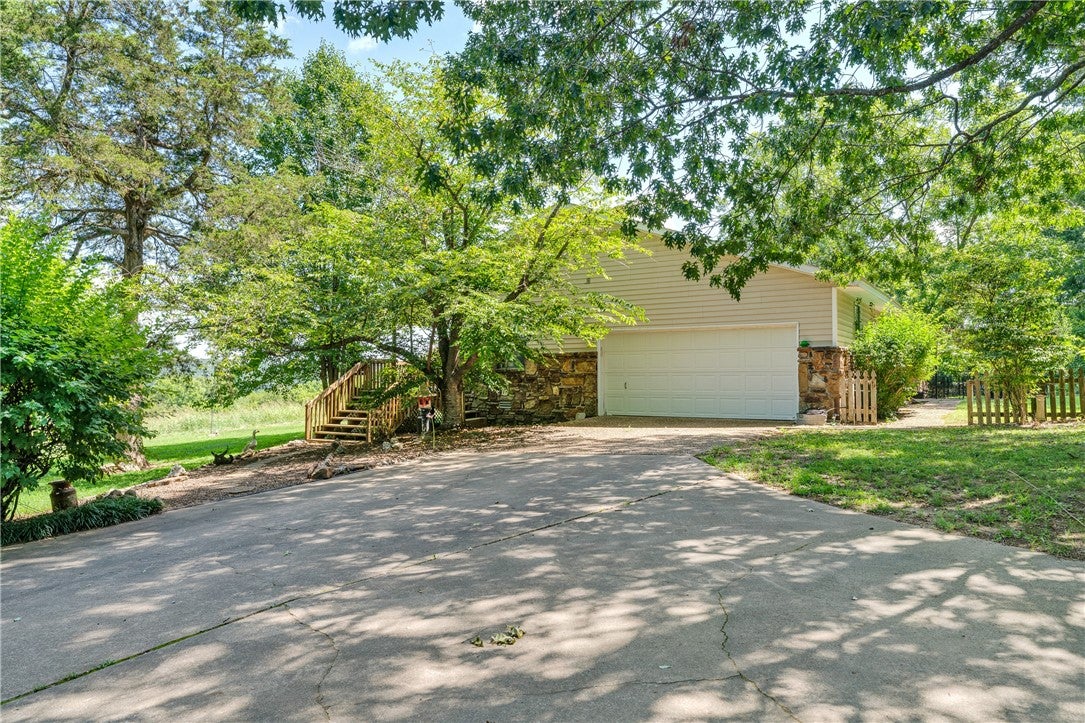 Springdale, Arkansas, 72764, United States, 5 Bedrooms Bedrooms, ,3 BathroomsBathrooms,Residential,Active,1902923
