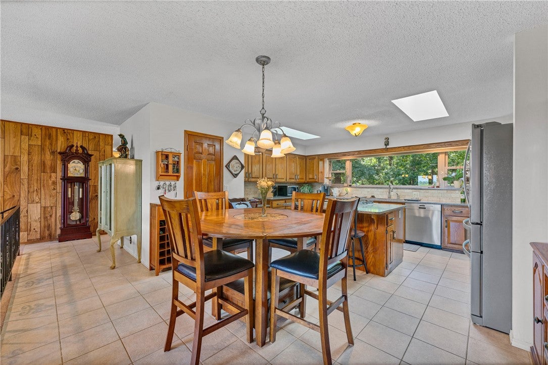 Springdale, Arkansas, 72764, United States, 5 Bedrooms Bedrooms, ,3 BathroomsBathrooms,Residential,Active,1902923