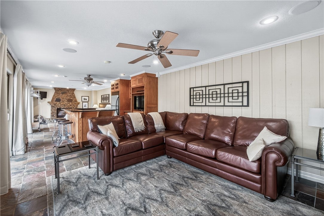 Fayetteville, Arkansas, 72701, United States, 4 Bedrooms Bedrooms, ,4 BathroomsBathrooms,Residential,Active,1993667