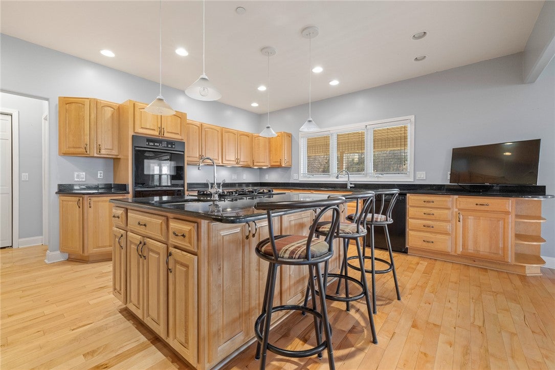 Marshall, Arkansas, 72650, United States, 6 Bedrooms Bedrooms, ,6 BathroomsBathrooms,Residential,Active,2007213