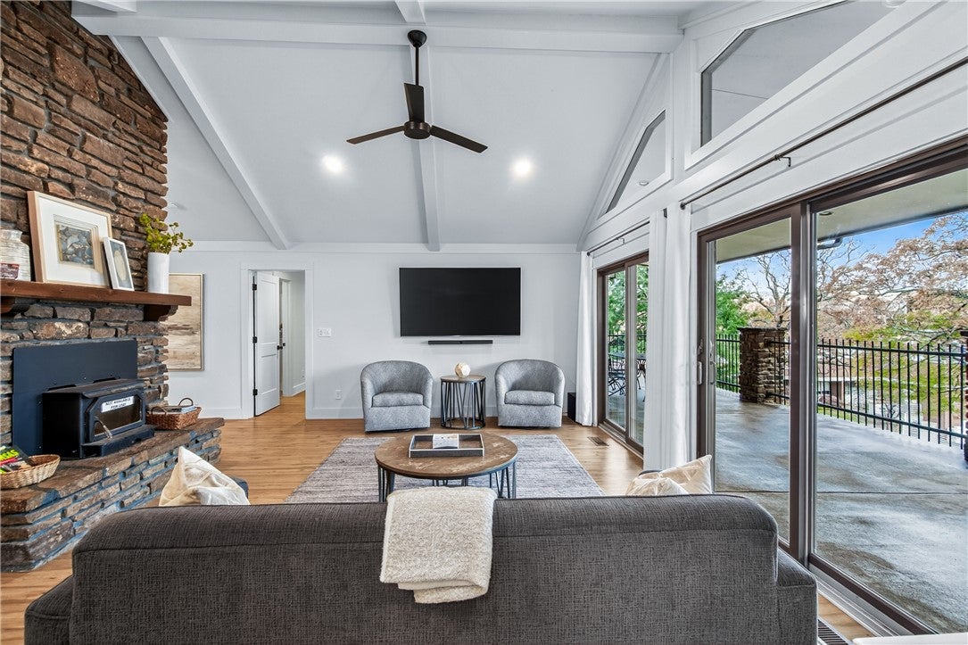 Fayetteville, Arkansas, 72701, United States, 4 Bedrooms Bedrooms, ,4 BathroomsBathrooms,Residential,Active,1993667